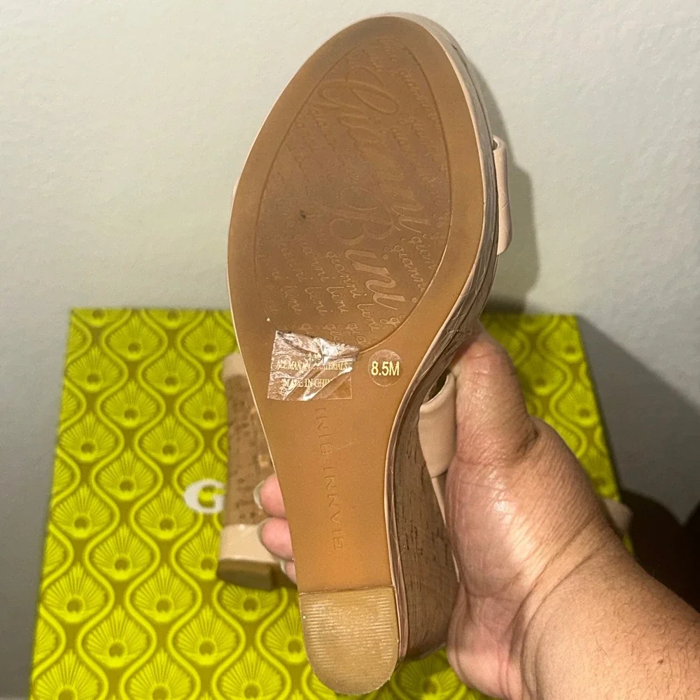 Gianni Bini Beige Patent Leather Cork Wedge‎ Platform Heels Women's Size 8.5